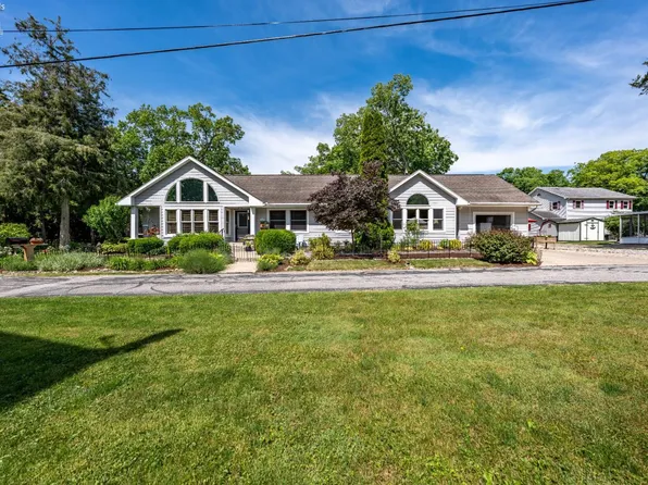 836 N Cedar Dr, Port Clinton, OH 43452