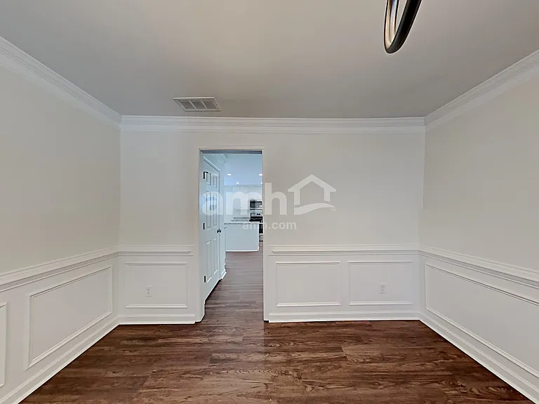 979 Park Knoll Ct — Photo 5