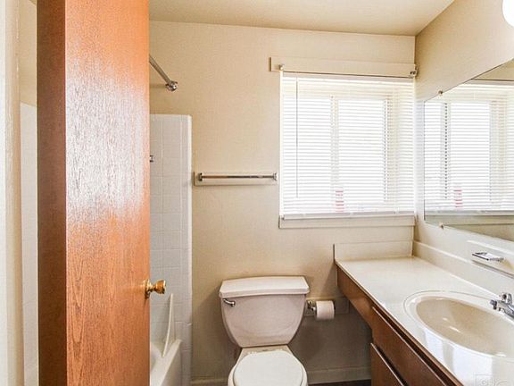 4th image of 137 Elmhurst St #4
