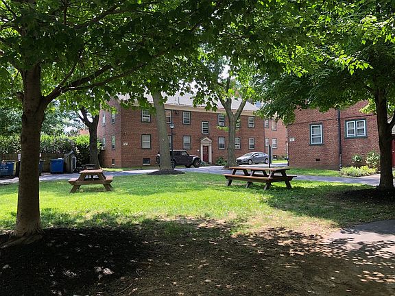 5th image of 732 Terrace #D