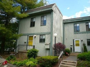 41 Scott Dr, Bloomfield, CT 06002