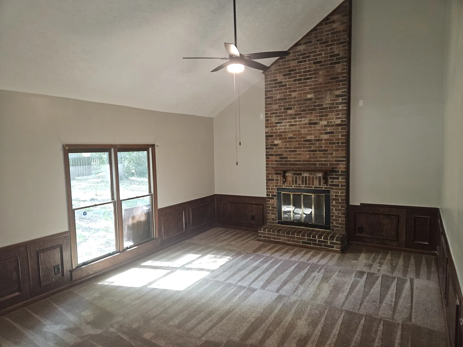 3 bed, 2.5 bath, 1716 sqft, $1,700 — Photo 3