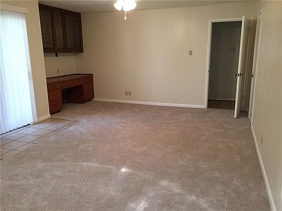 4th image of 713 Oakwood Dr