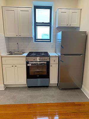 2nd image of 328 E 95th St APT 21