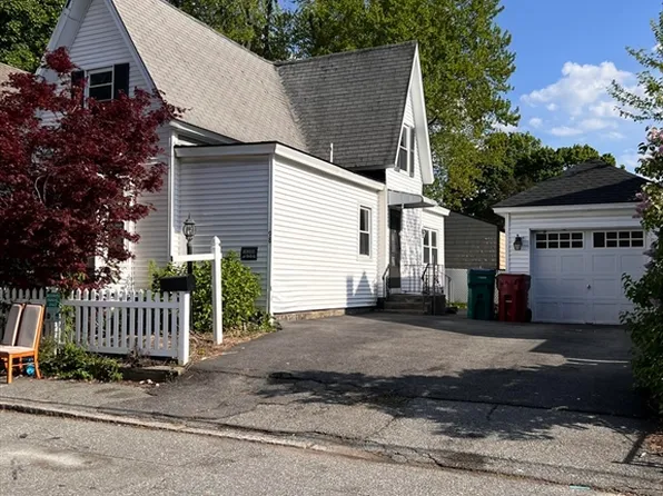 98 B St, Lowell, MA 01851