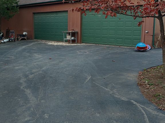 5 car detached Garage 