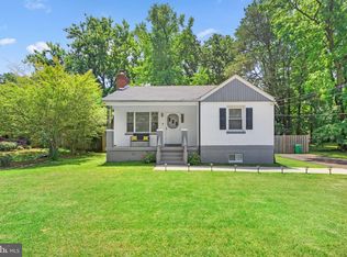 911 Forest Dr S, Oxon Hill, MD 20745