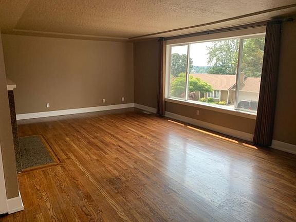 3rd image of 14313 NE 23rd Ave