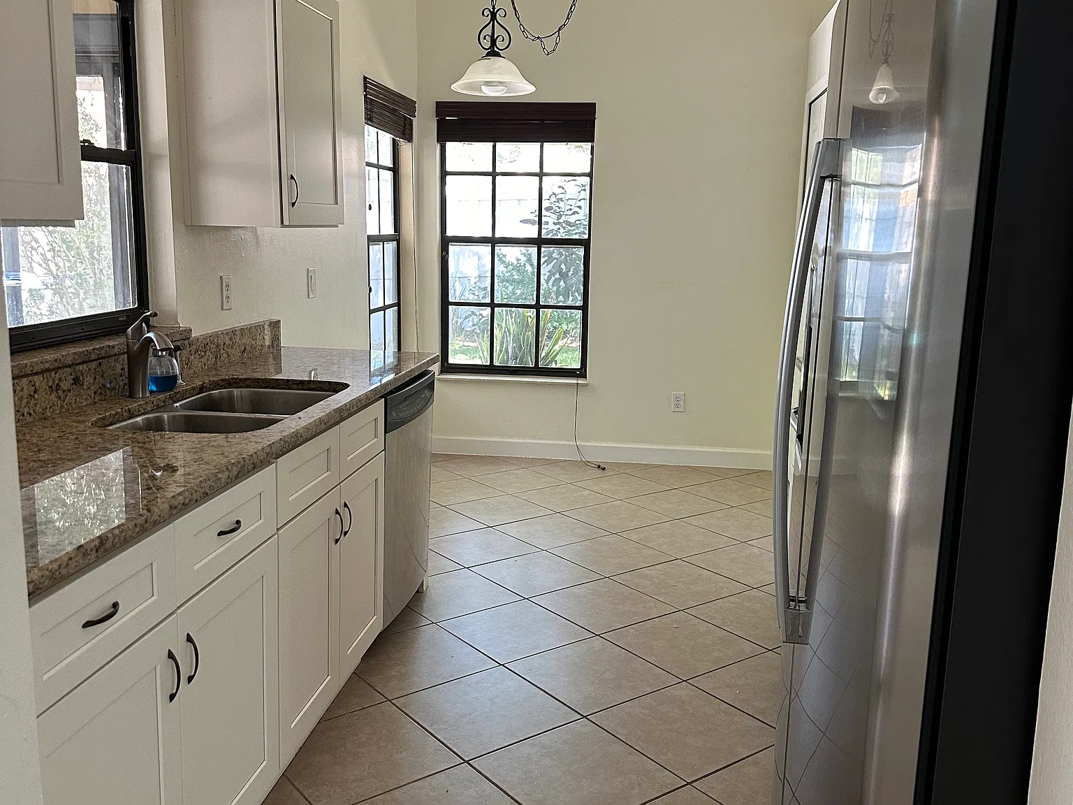 3 bed, 1396 sqft, $2,800 — Photo 4