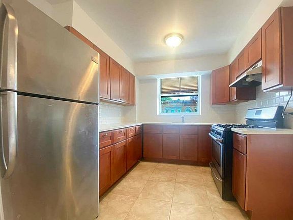 3rd image of 439 E 21st St #4