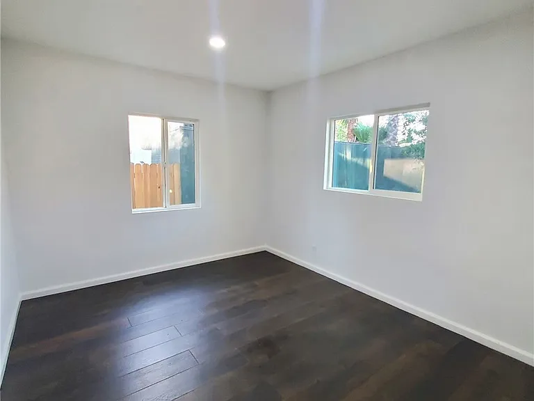 7121 Jumilla Ave — Photo 23