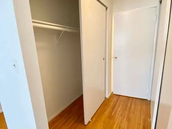 221 East 21st Street image 4 of 5