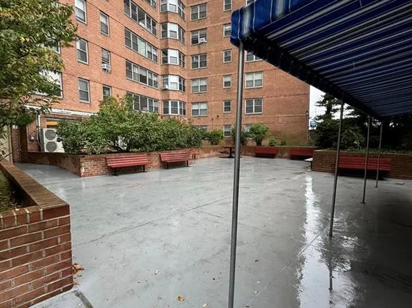 70-25 Yellowstone Boulevard image 4 of 17