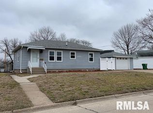 1076 15th Ave S, Clinton, IA 52732