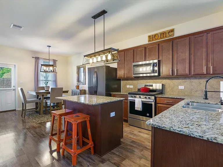 2208 Cliffbrake Way — Photo 3