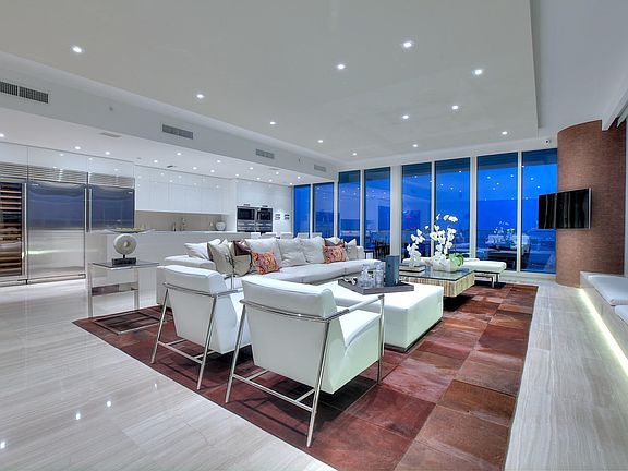 4th image of 2020 N Bayshore Dr APT 4203