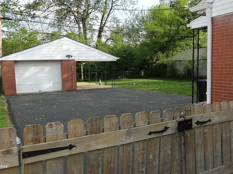 4202 Berkshire Ave — Photo 8