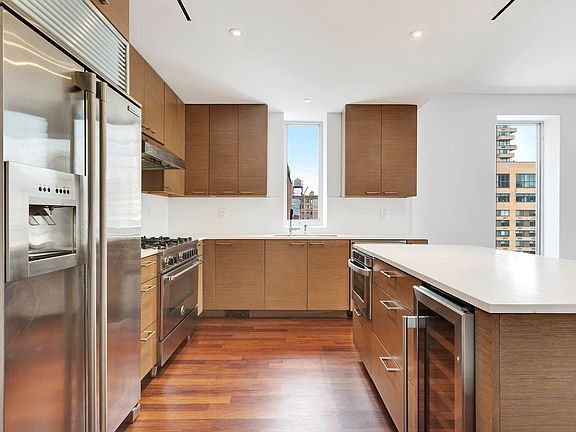 3rd image of 210 W 96th St APT 8