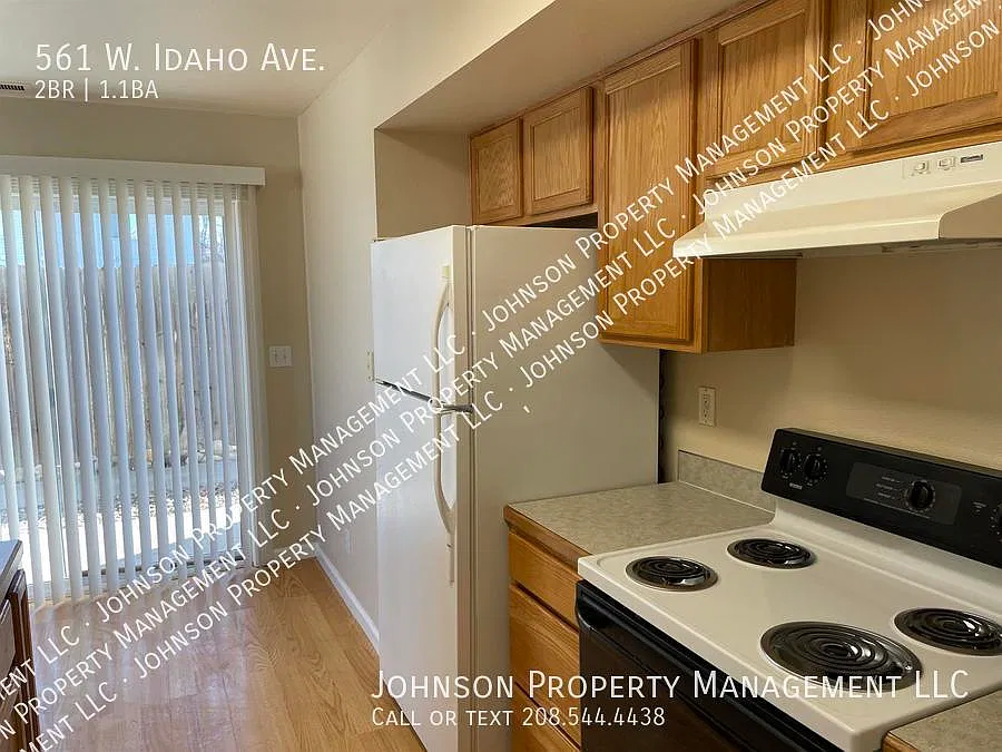 Many amenities on this West Meridian Townhome Style 2 bedroom! — Photo 2