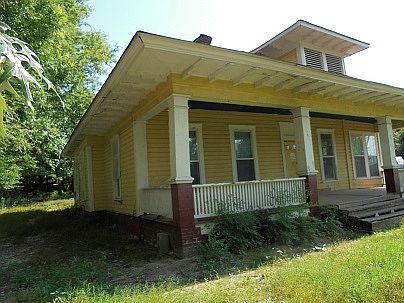 3rd image of 209 W College St