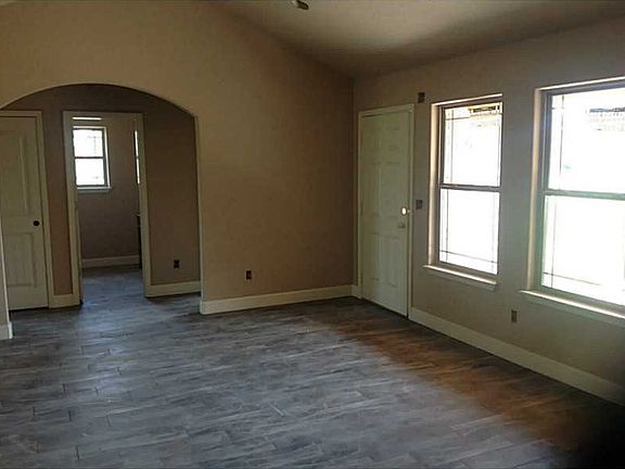 3rd image of 409 Thistlewood Ave