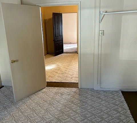 3rd image of 912 W King St Floor 1