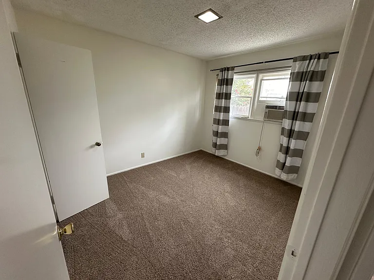 24982 Court St #B — Photo 8