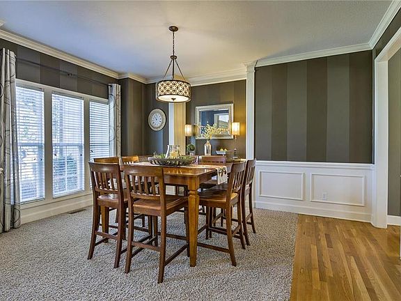 4th image of 1176 White Oak Ln