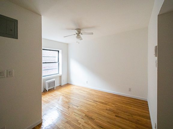 2nd image of 20 Sidney Pl APT 3D