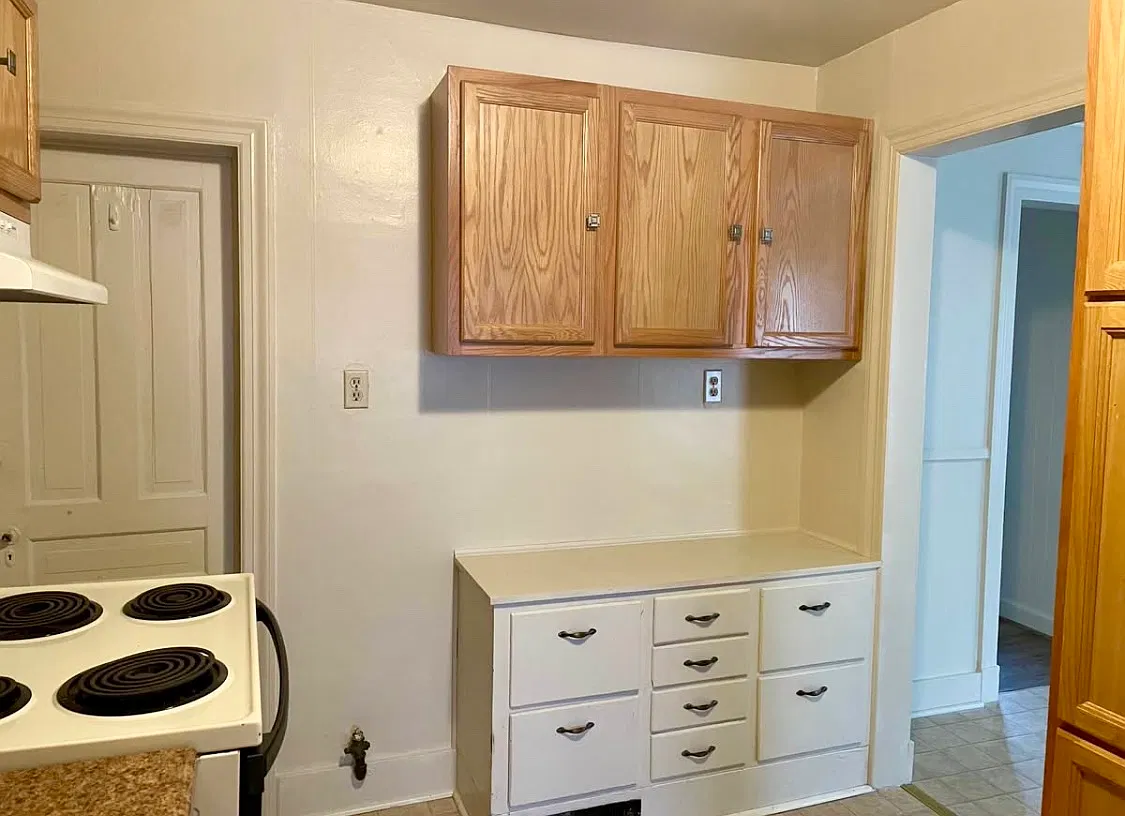 208 N Queen St — Photo 4