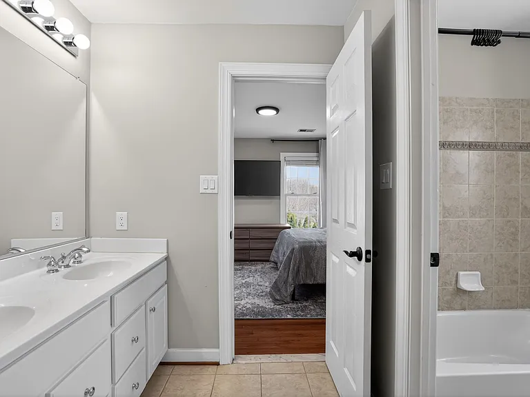 19503 Waneta Dr — Photo 23