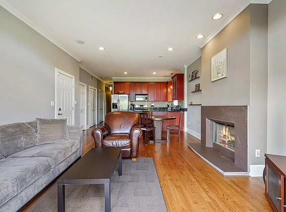 3rd image of 4224 N Ashland Ave APT 4B