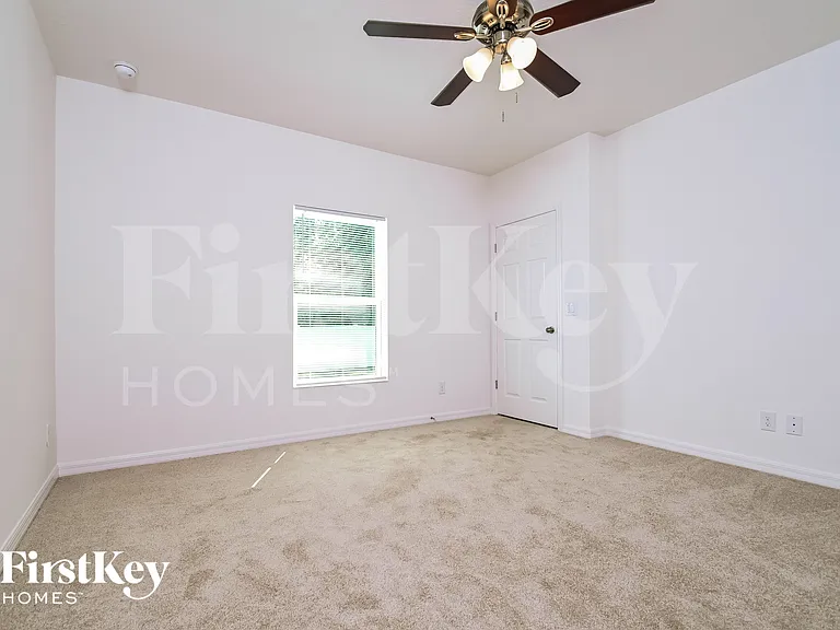 900 Avenal Ln — Photo 10