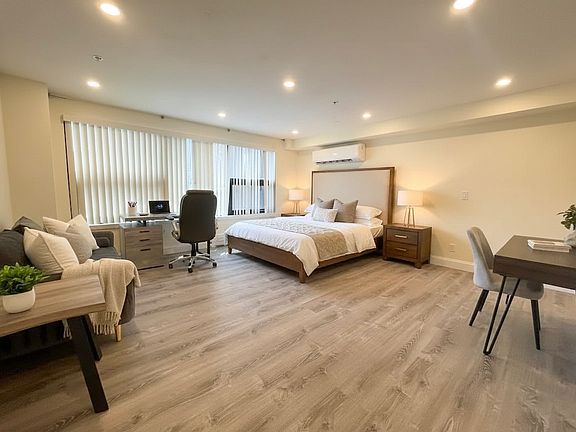 3rd image of 1028 Commonwealth Ave #404