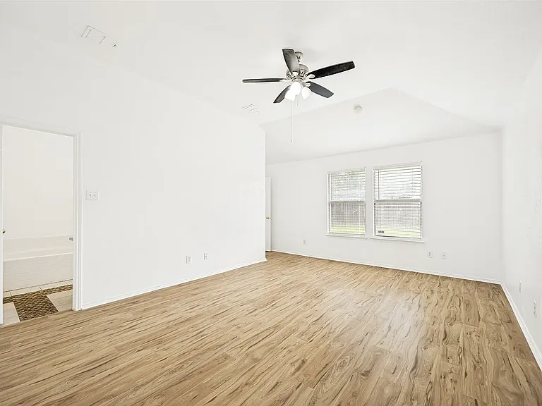 202 Trenton Dr — Photo 15