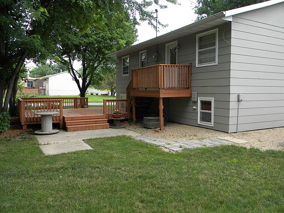 4th image of 2402 Margaretha Ave