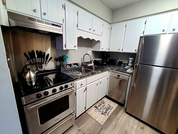 2nd image of 915 18th Ave S APT 101