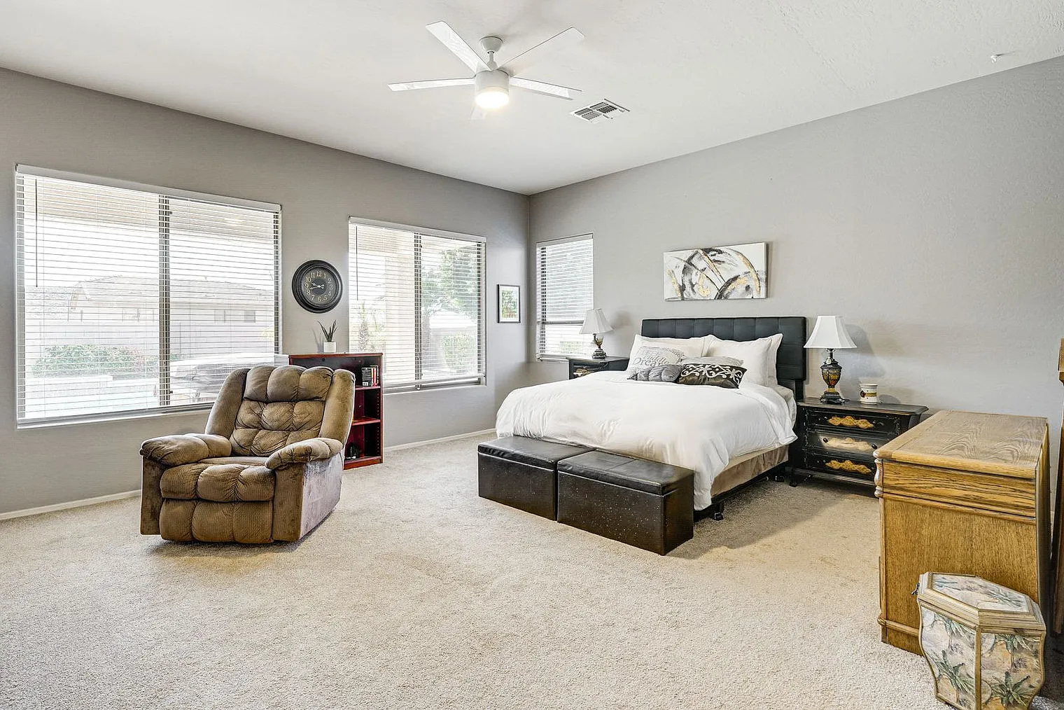 4 bed, 2.0 bath, 2389 sqft, $4,419 — Photo 4