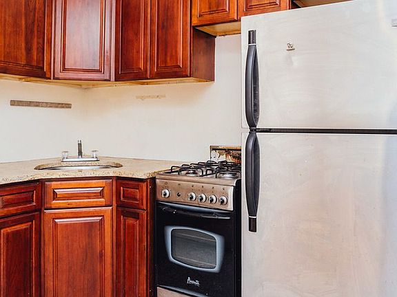 2nd image of 158 Lewis Ave APT 1