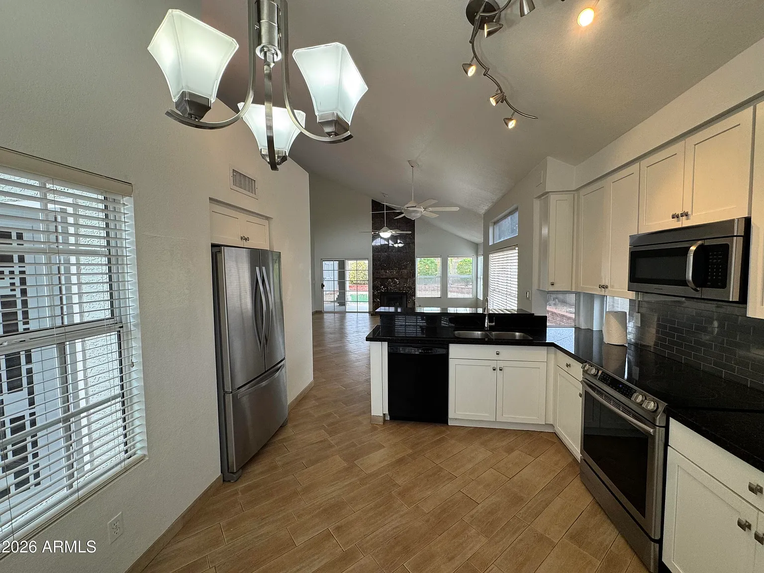 3 bed, 2.0 bath, 1448 sqft, $2,249 — Photo 4