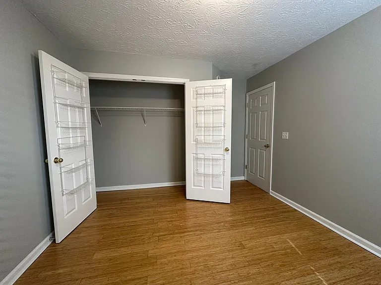516 Millpond Rd — Photo 16