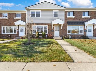 262 Station Dr, Wood Dale, IL 60191