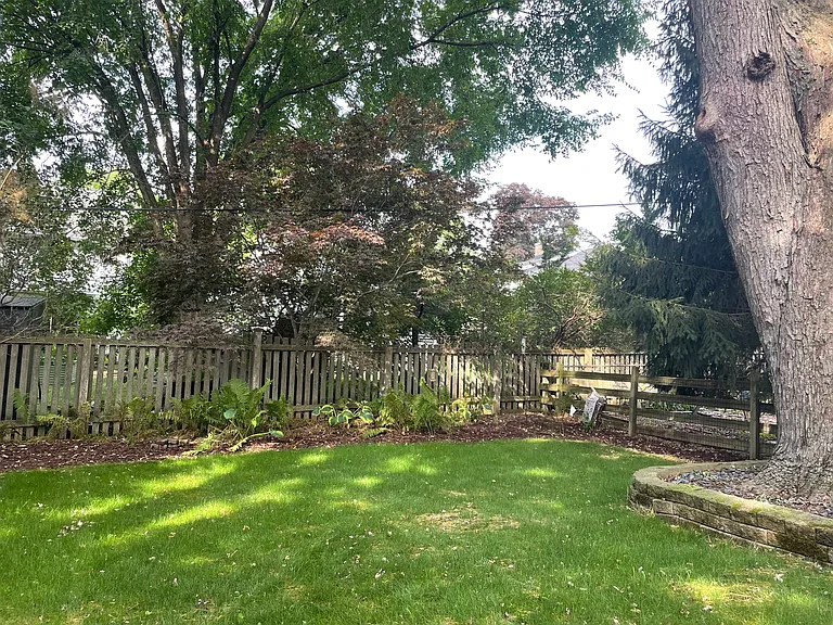 608 Chapman St — Photo 32