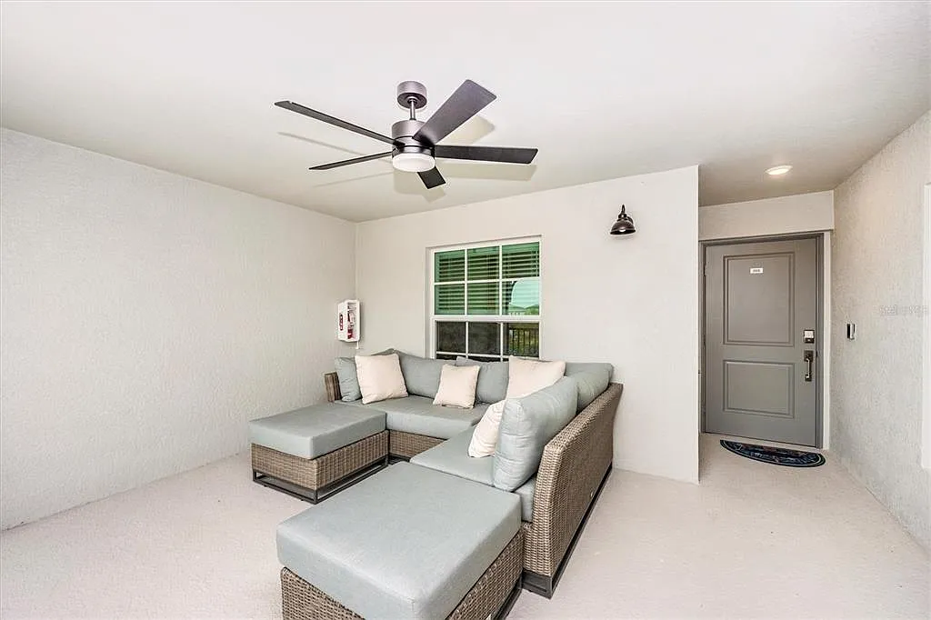 2 bed, 2.0 bath, 1366 sqft, $3,000 — Photo 4