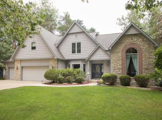 5615 Blue Spruce Ln, Kalamazoo, MI 49009