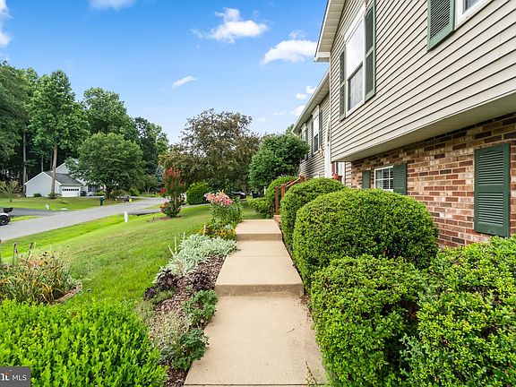 4th image of 11009 Ascot Cir