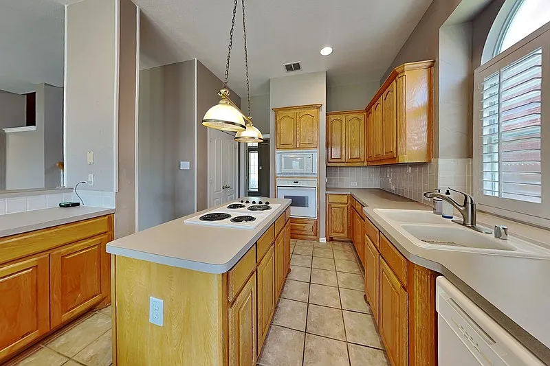 4 bed, 3.0 bath, 3102 sqft, $3,295 — Photo 4
