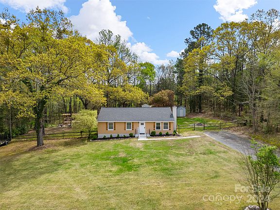 4th image of 2407 Woodberry Ln