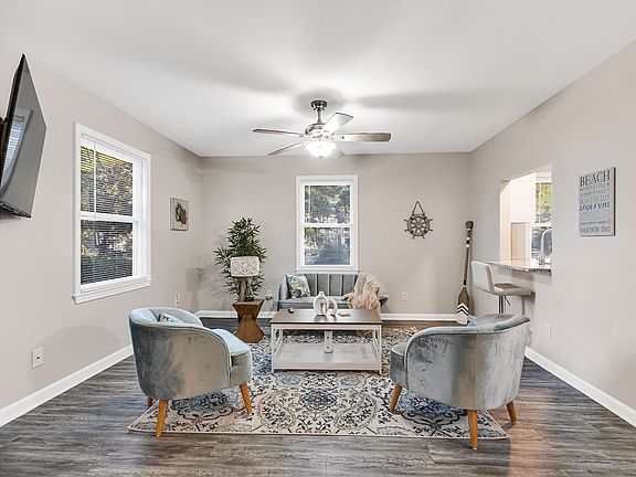 4th image of 403 71st Ave N APT 3