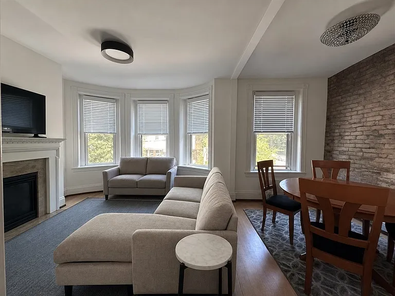 120 Brook St #2 — Photo 5